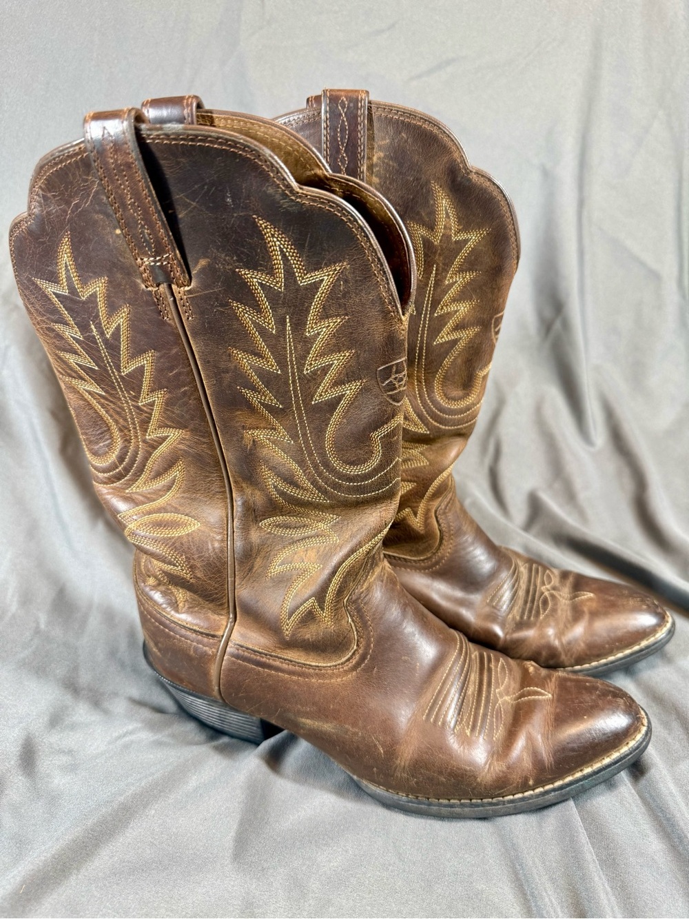 Ariat Brown Leather Western Pull-On Cowboy Boots with Tan Stitching